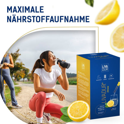 A woman in workout clothes drinks outdoors. In front is a LIVADUR® - Zitronengeschmack box (30 Tagessticks), Kreatin, lemon slice, and sachets. Above is the text: MAXIMALE NÄHRSTOFFAUFNAHME.